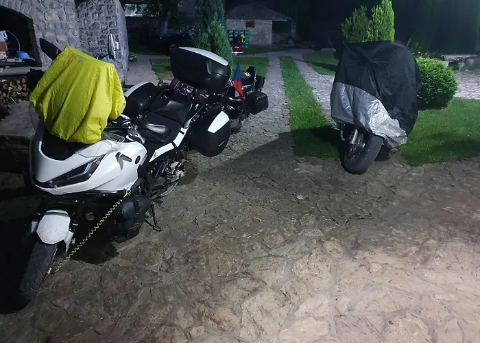 Etno Selo Vrelo & Camping