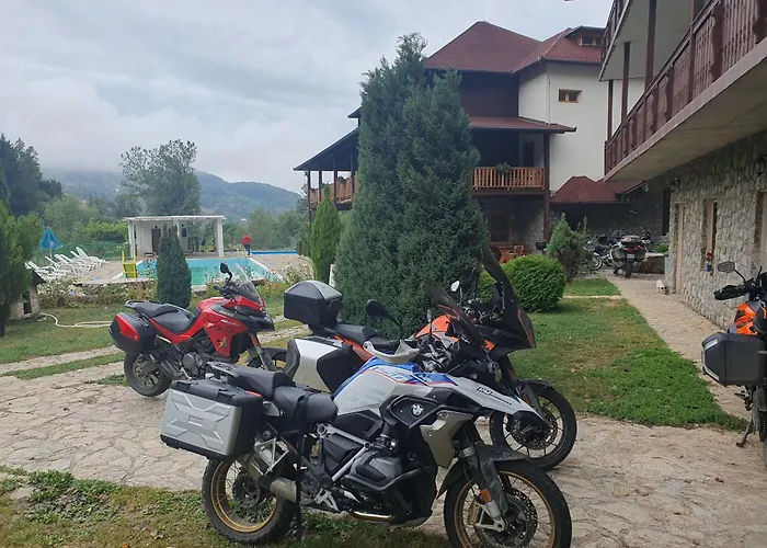 Etno Selo Vrelo & Camping