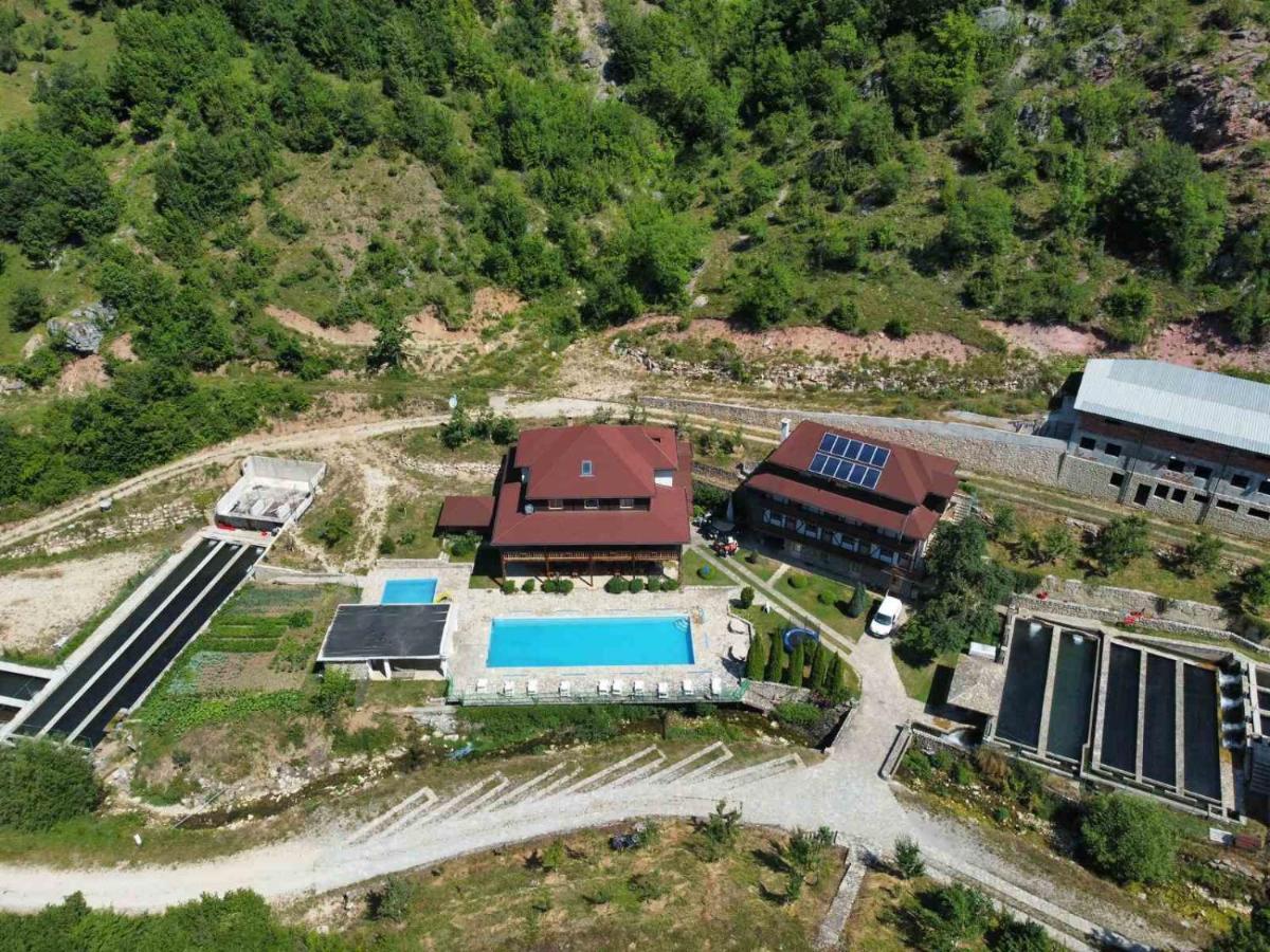 Etno Selo Vrelo & Camping *