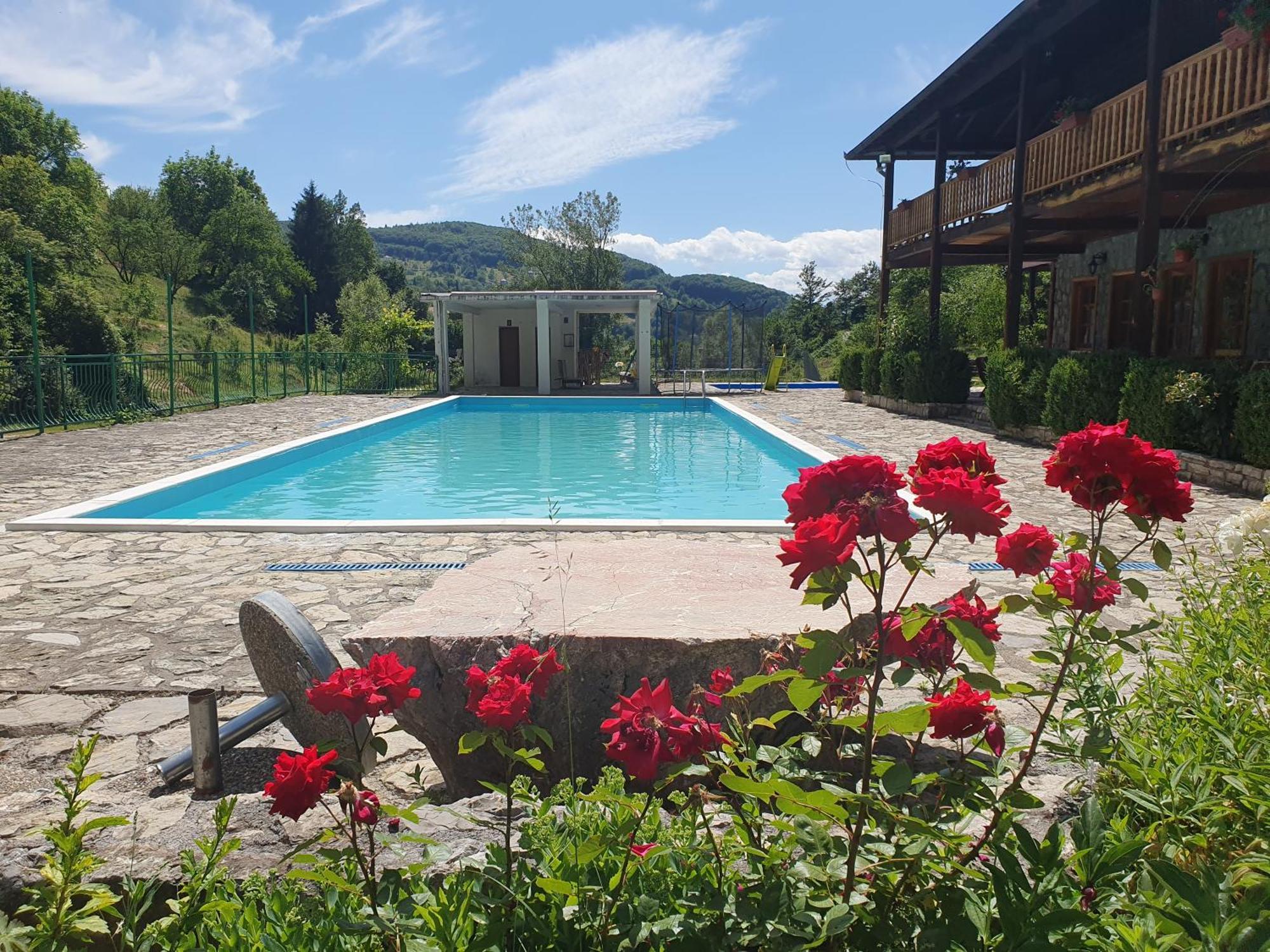 Etno Selo Vrelo & Camping Country house *