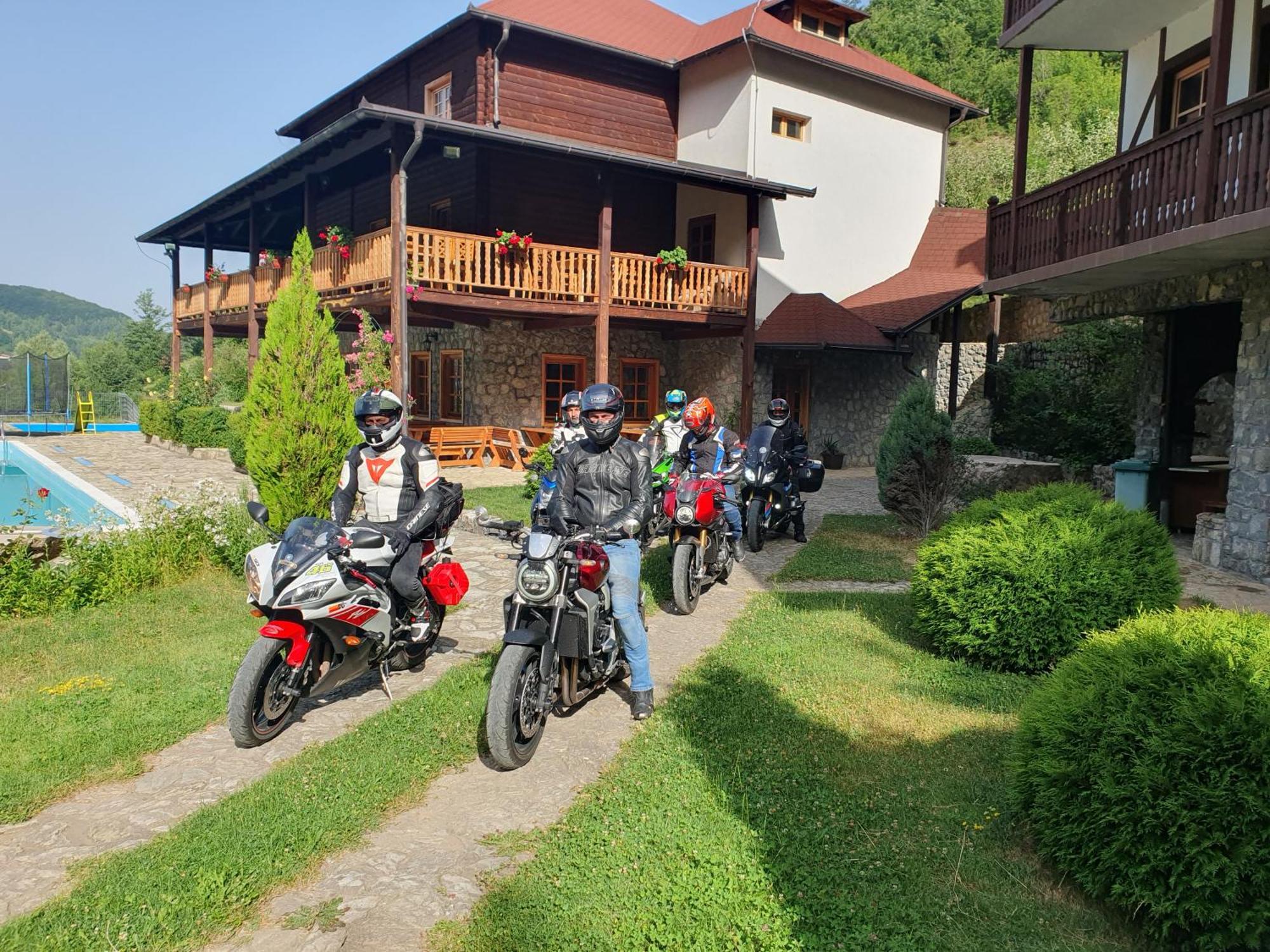 Etno Selo Vrelo & Camping Country house *