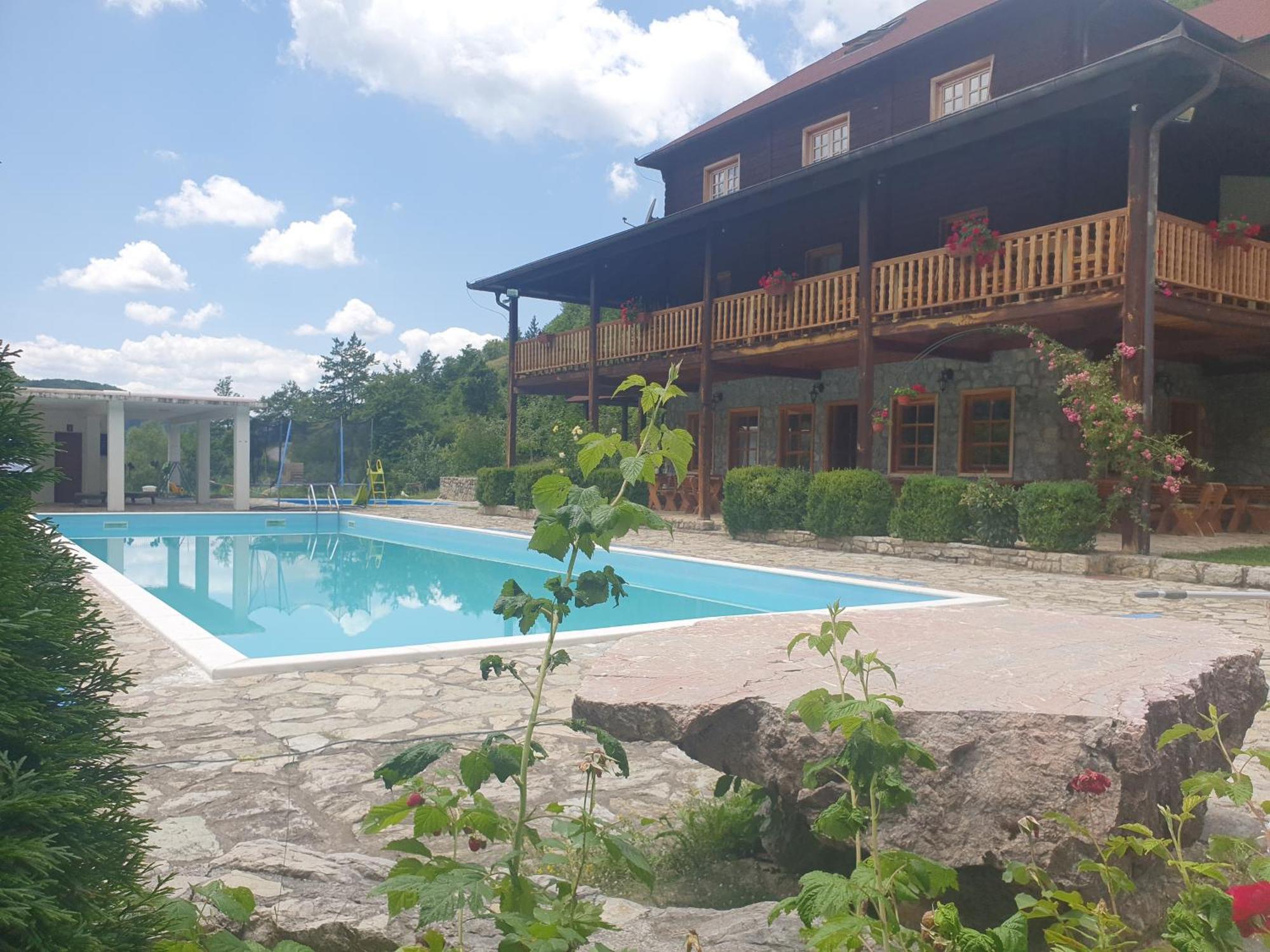 Etno Selo Vrelo & Camping Country house *