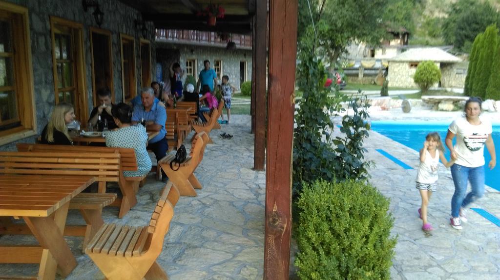 Etno Selo Vrelo & Camping *