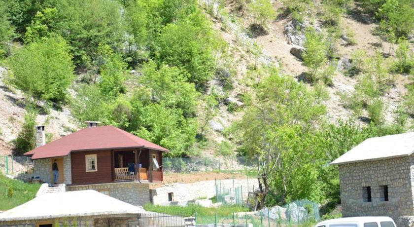 Etno Selo Vrelo & Camping Country house *